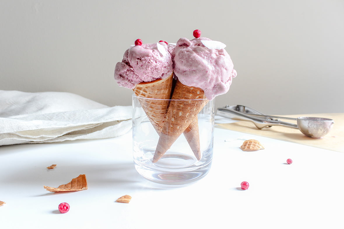 Homemade vegan ice cream recipe without ice cream maker: Coconut lingonberry flavor. Made with Arctic Flavors 100% natural wild lingonberry powder. No ice cream machine needed!